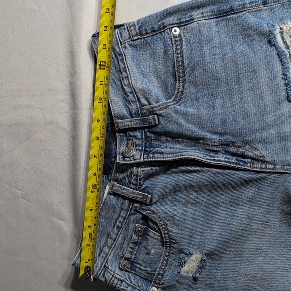 Aéropostale Light Wash Ripped Mom Jeans Size 4 - Picture 8 of 9